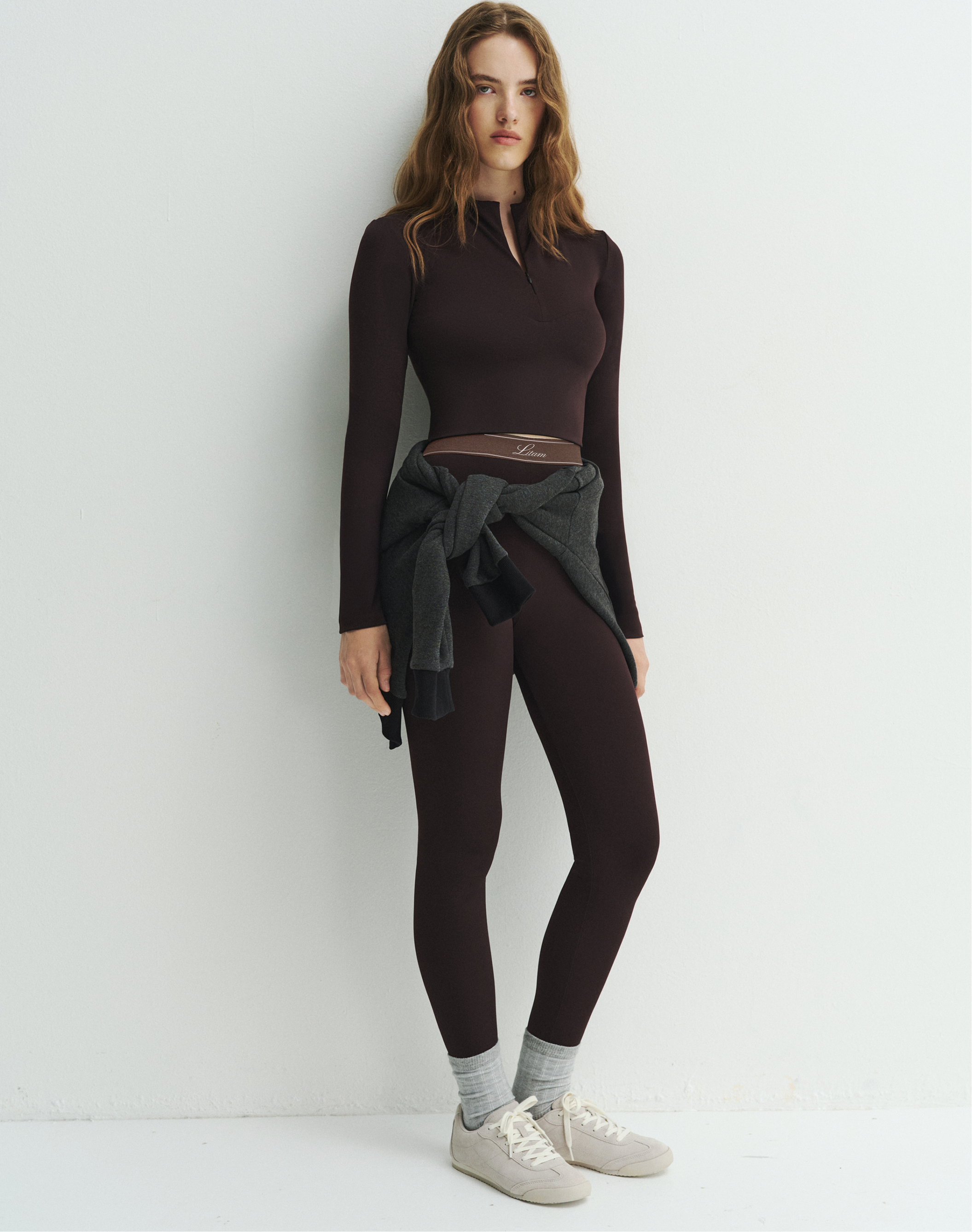 Коричневий